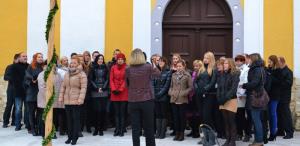 Mešani pevski zbor Sonček in cerkveni pevski zbor združena v pesmi